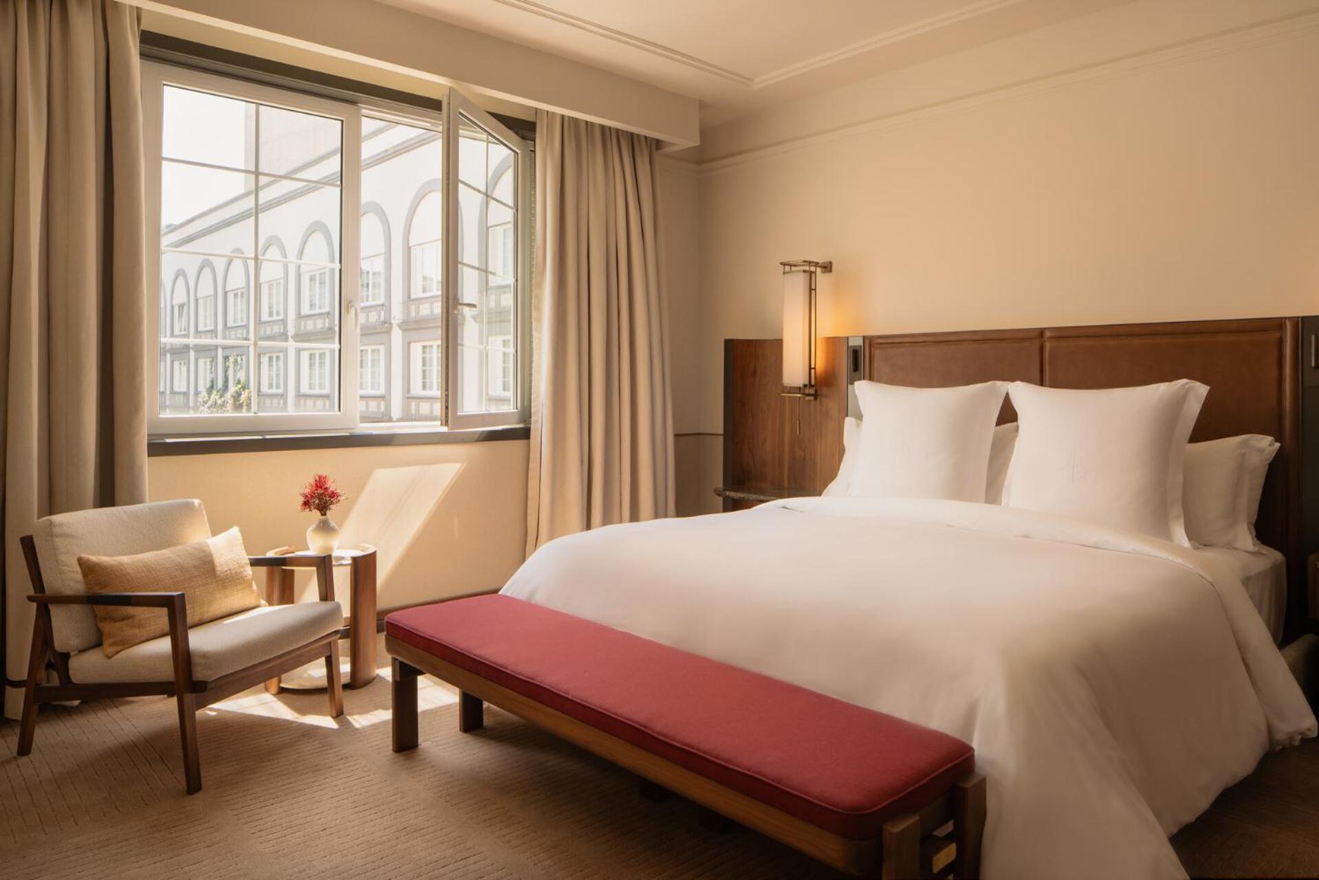Executive Suite - Courtyard View